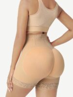 Plus size shaping shorts op model
