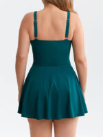 Vormend badpak met overskirt