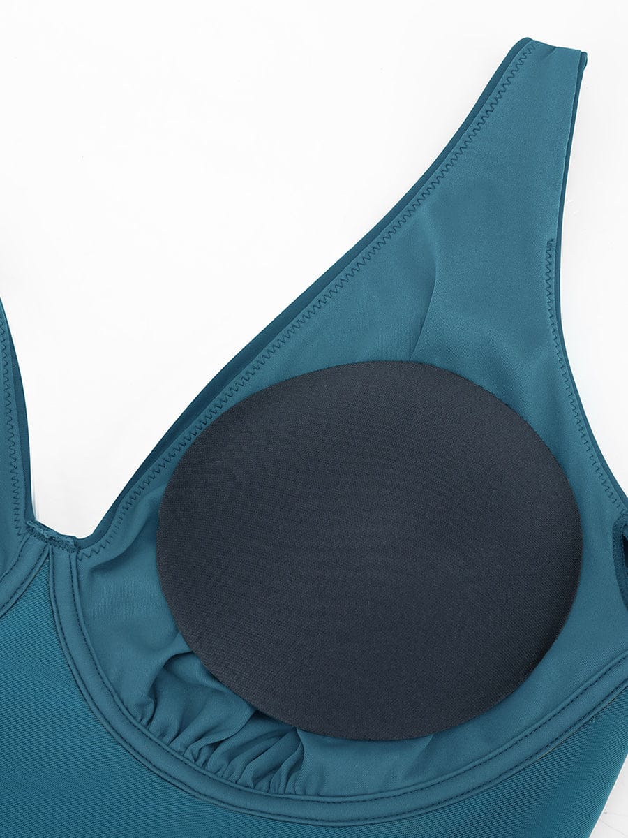 Plus size vormend badpak op model